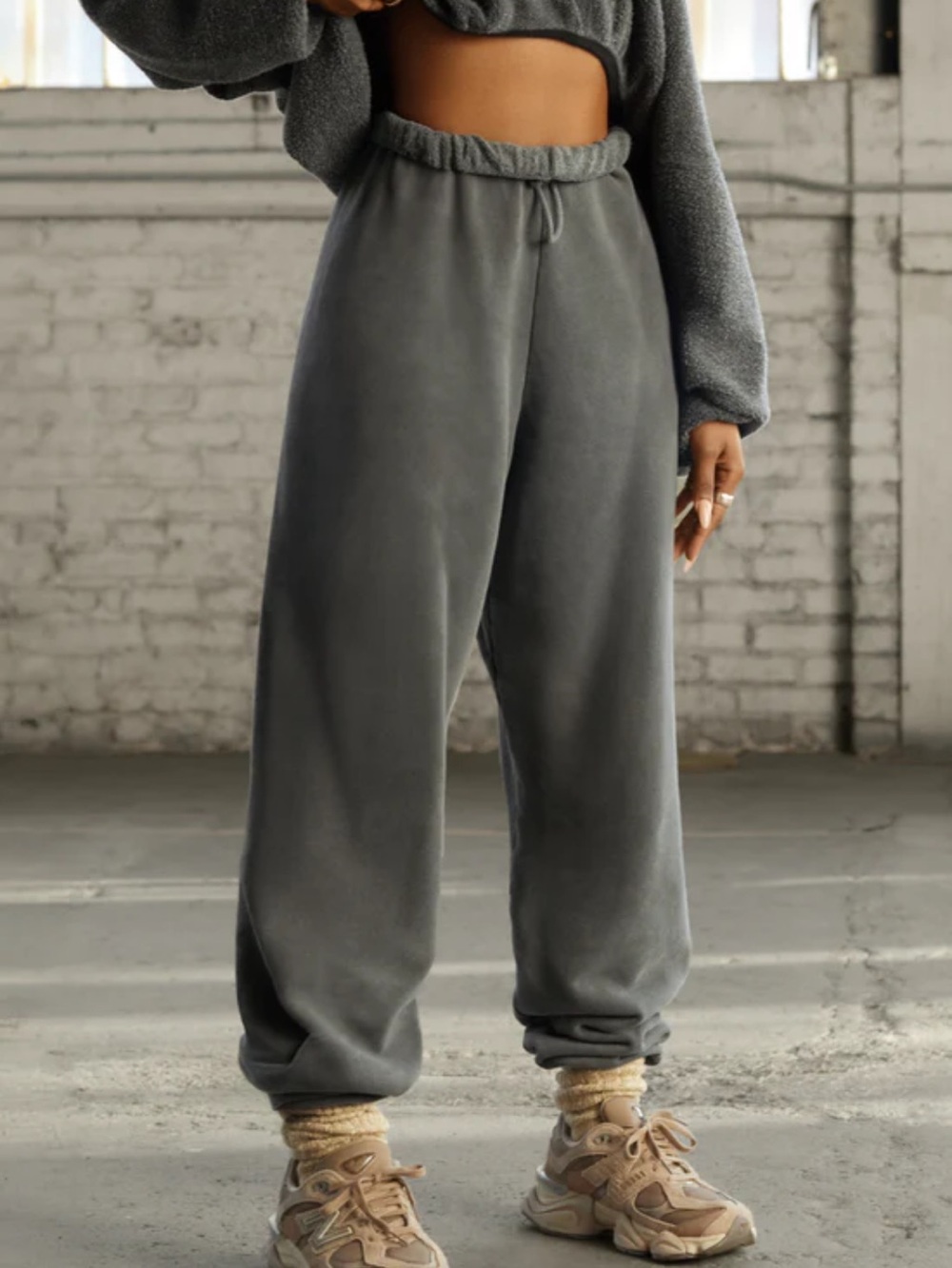 OVERSIZED JOGGER
COLOR: WASHED BLACK FRENCH TERRY